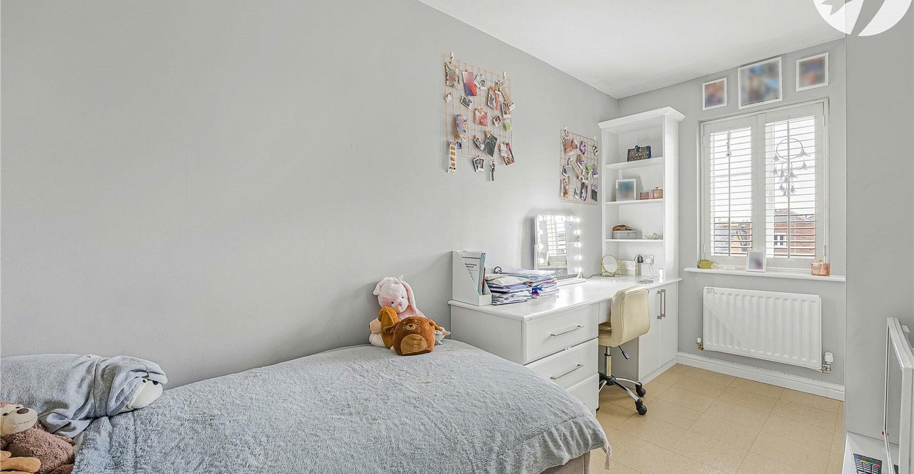 4 bedroom property for sale in Greenhithe | Robinson Jackson