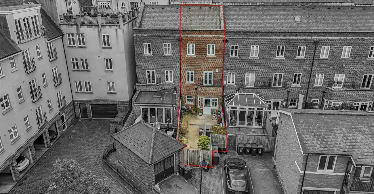 4 bedroom property for sale in Greenhithe | Robinson Jackson