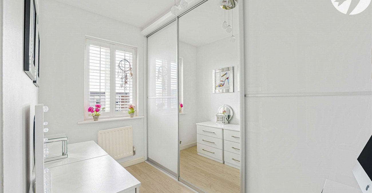 4 bedroom property for sale in Greenhithe | Robinson Jackson