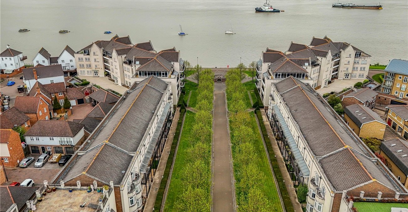 4 bedroom property for sale in Greenhithe | Robinson Jackson