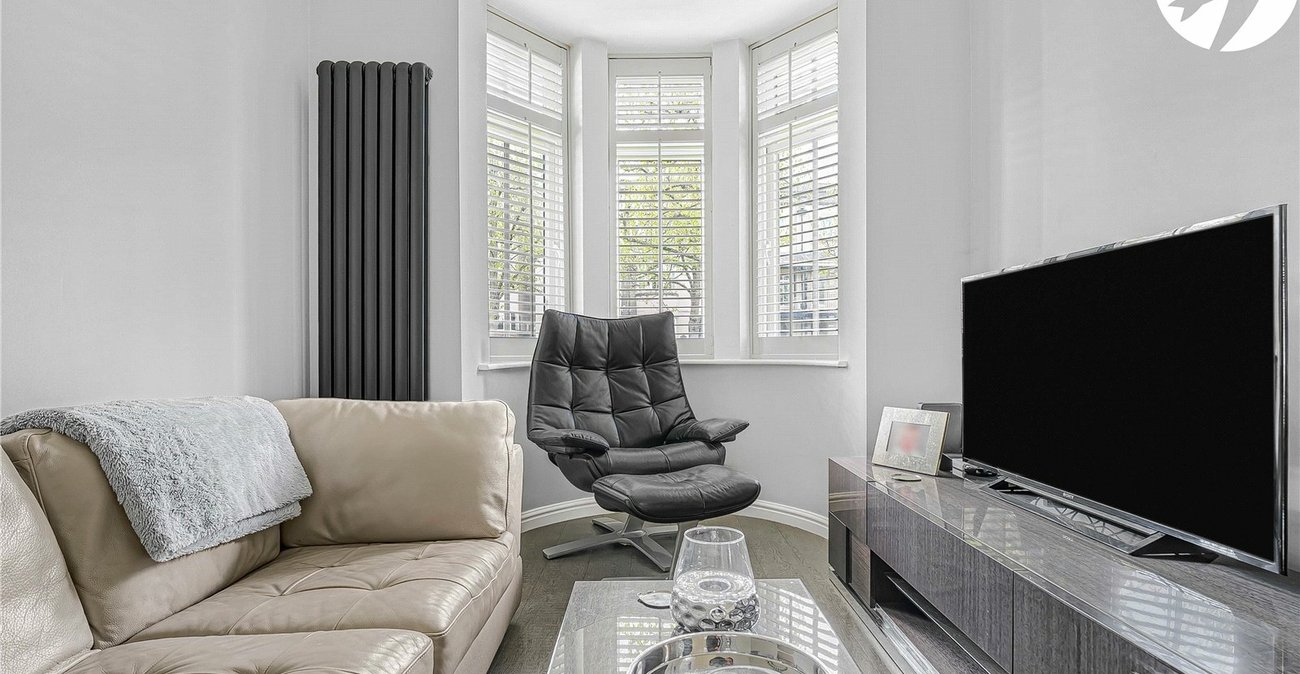 4 bedroom property for sale in Greenhithe | Robinson Jackson