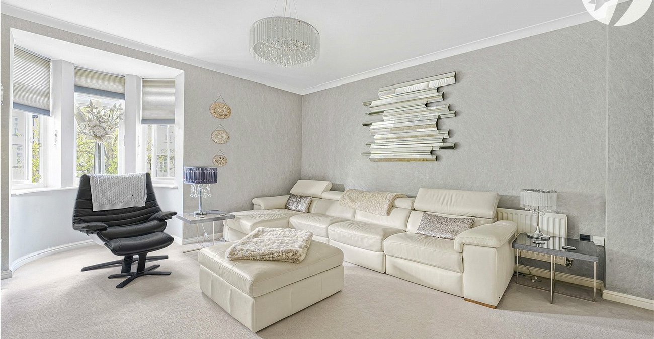 4 bedroom property for sale in Greenhithe | Robinson Jackson