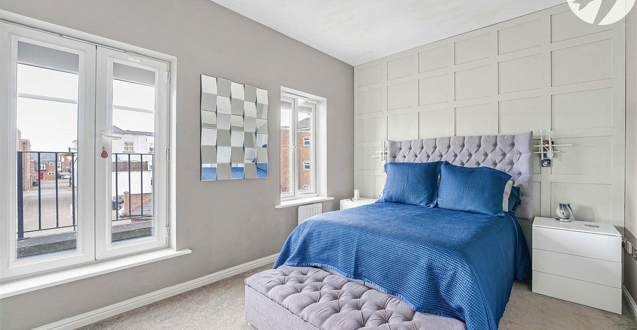 4 bedroom property for sale in Greenhithe | Robinson Jackson