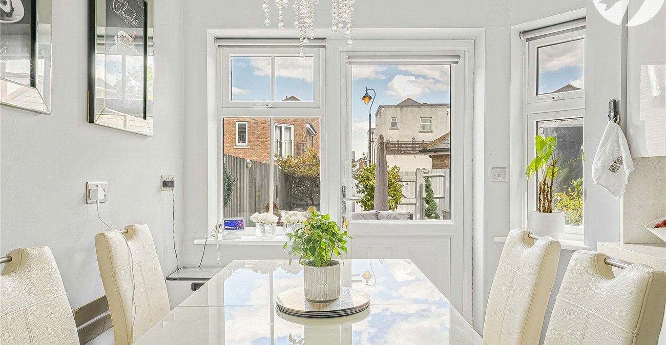 4 bedroom property for sale in Greenhithe | Robinson Jackson