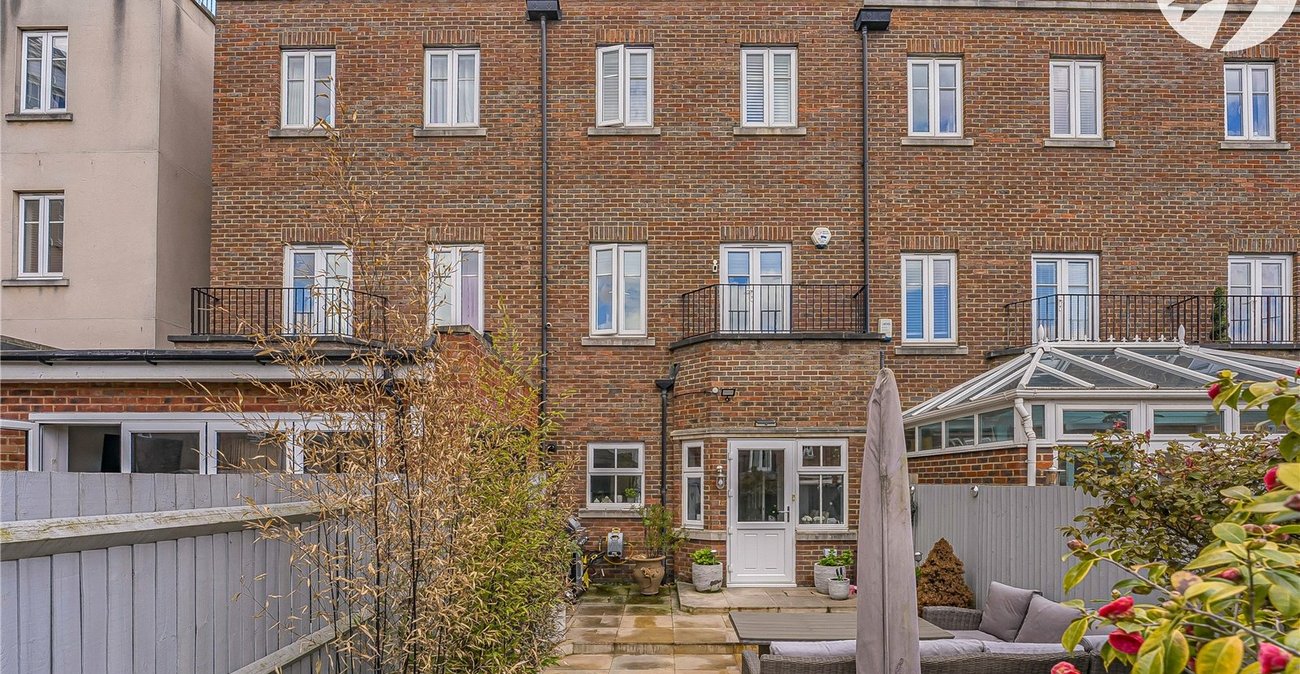 4 bedroom property for sale in Greenhithe | Robinson Jackson