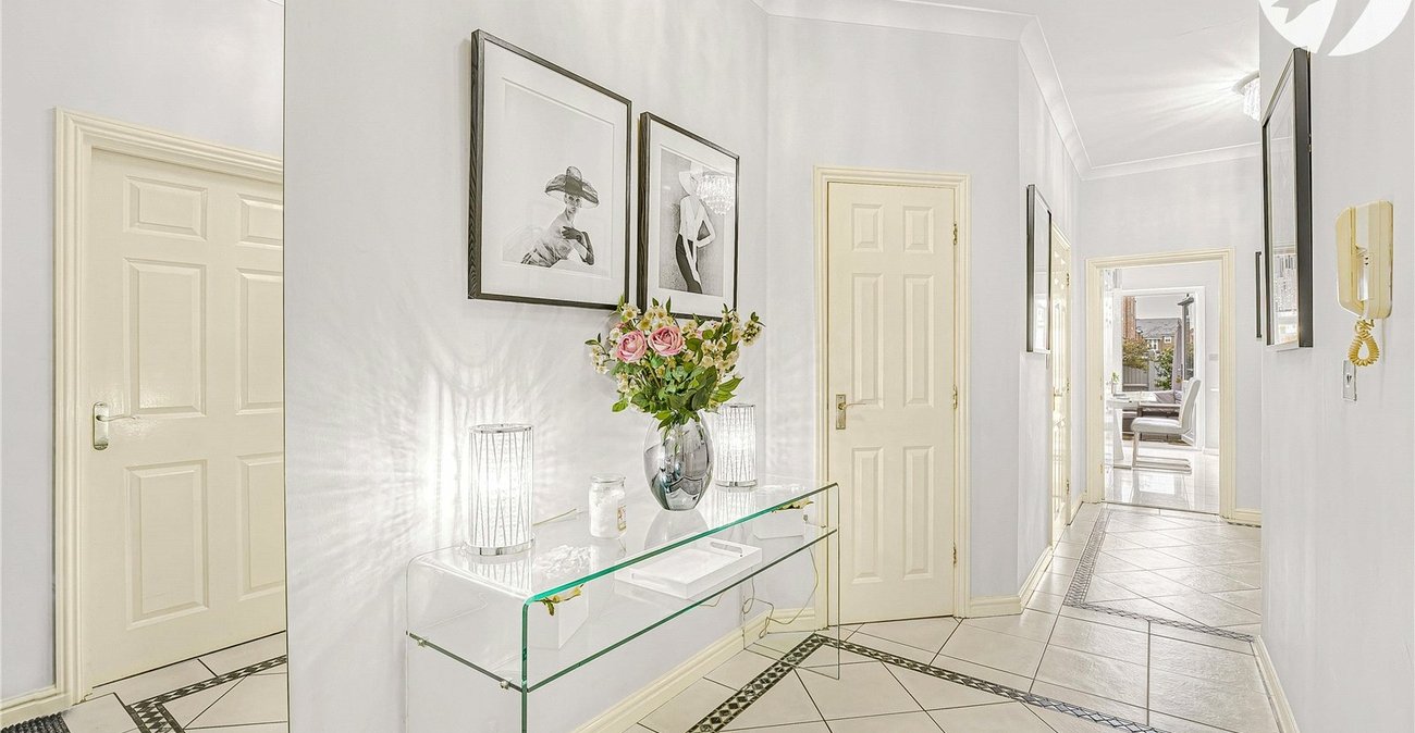 4 bedroom property for sale in Greenhithe | Robinson Jackson