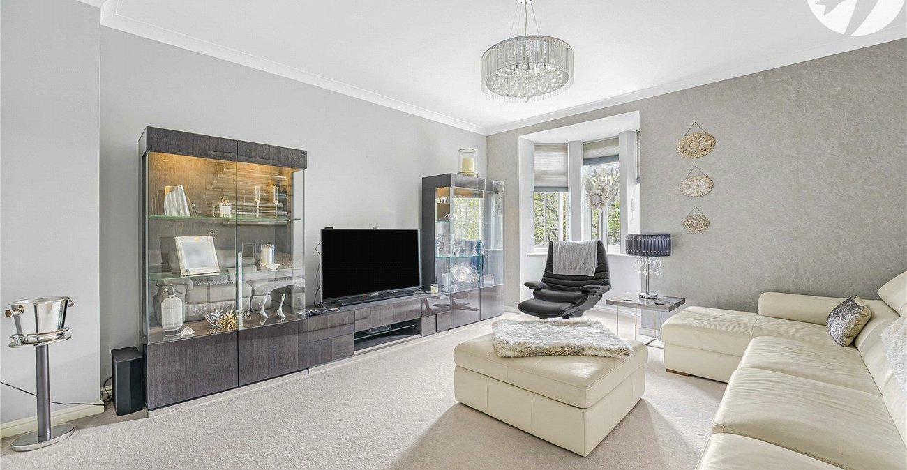 4 bedroom property for sale in Greenhithe | Robinson Jackson