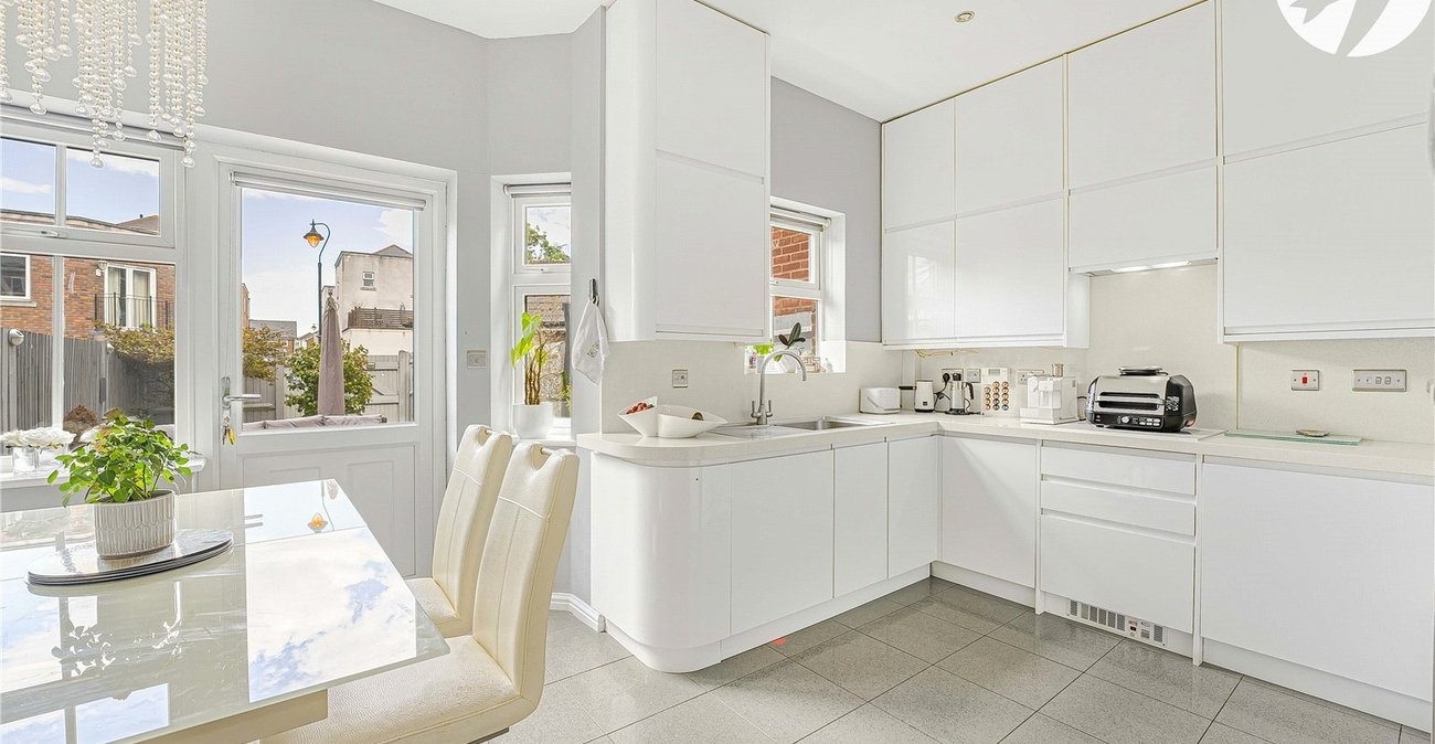 4 bedroom property for sale in Greenhithe | Robinson Jackson