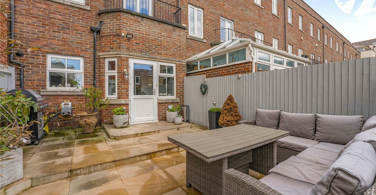 4 bedroom property for sale in Greenhithe | Robinson Jackson