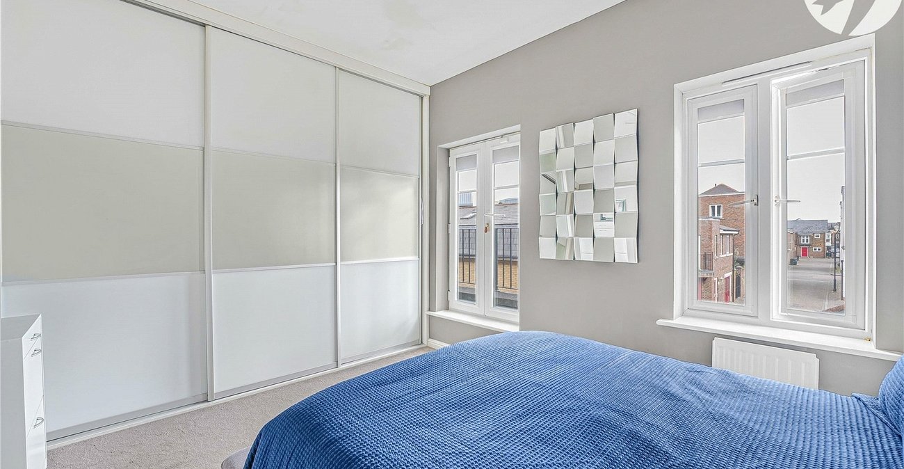 4 bedroom property for sale in Greenhithe | Robinson Jackson