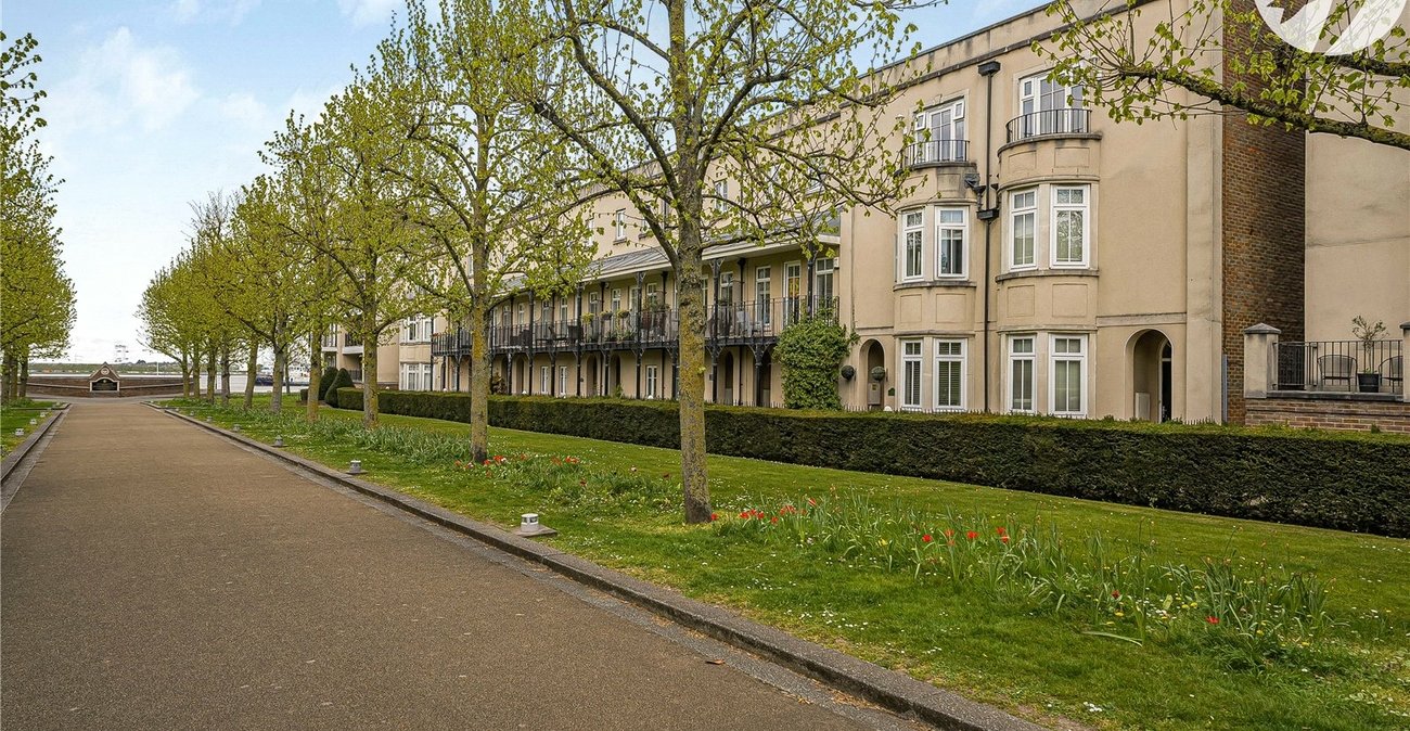 4 bedroom property for sale in Greenhithe | Robinson Jackson