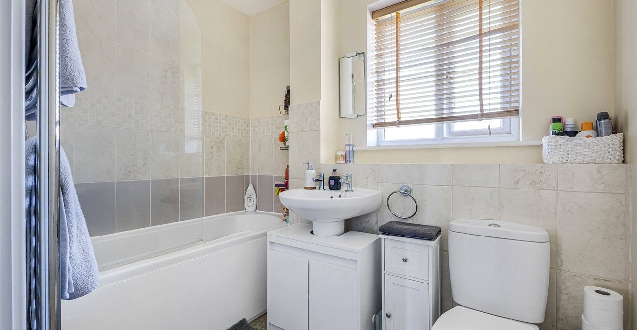 2 bedroom property for sale in Hoo | Robinson Michael & Jackson