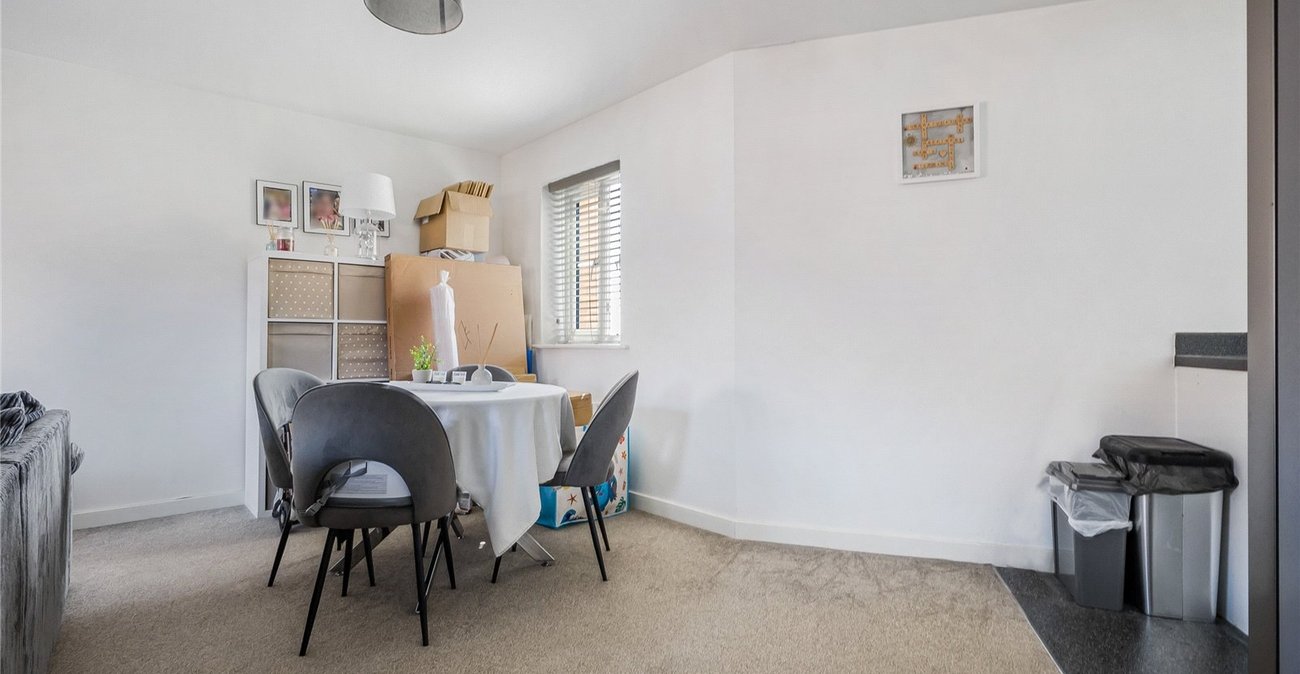 2 bedroom property for sale in Hoo | Robinson Michael & Jackson
