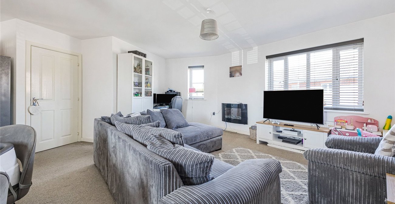 2 bedroom property for sale in Hoo | Robinson Michael & Jackson