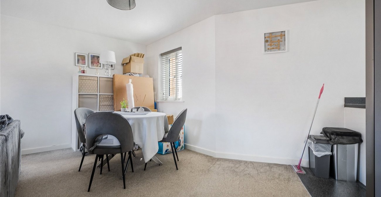2 bedroom property for sale in Hoo | Robinson Michael & Jackson