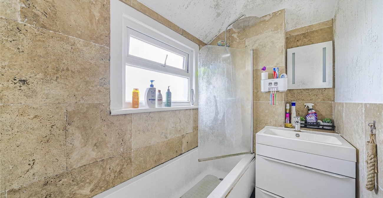 3 bedroom house for sale in Greenhithe | Robinson Jackson