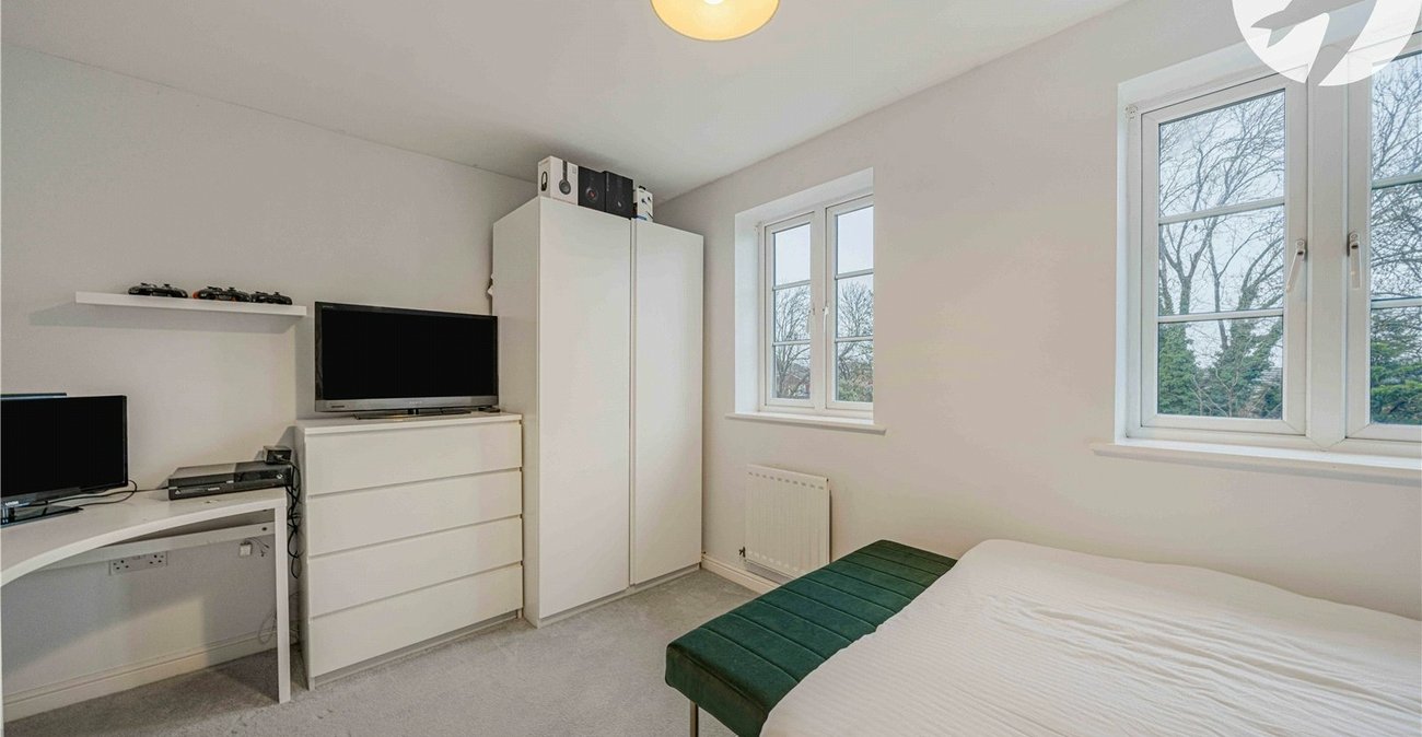 3 bedroom property for sale in Greenhithe | Robinson Jackson