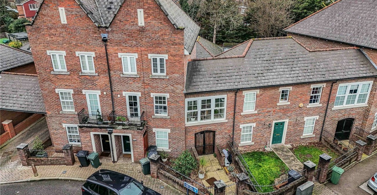 3 bedroom property for sale in Greenhithe | Robinson Jackson