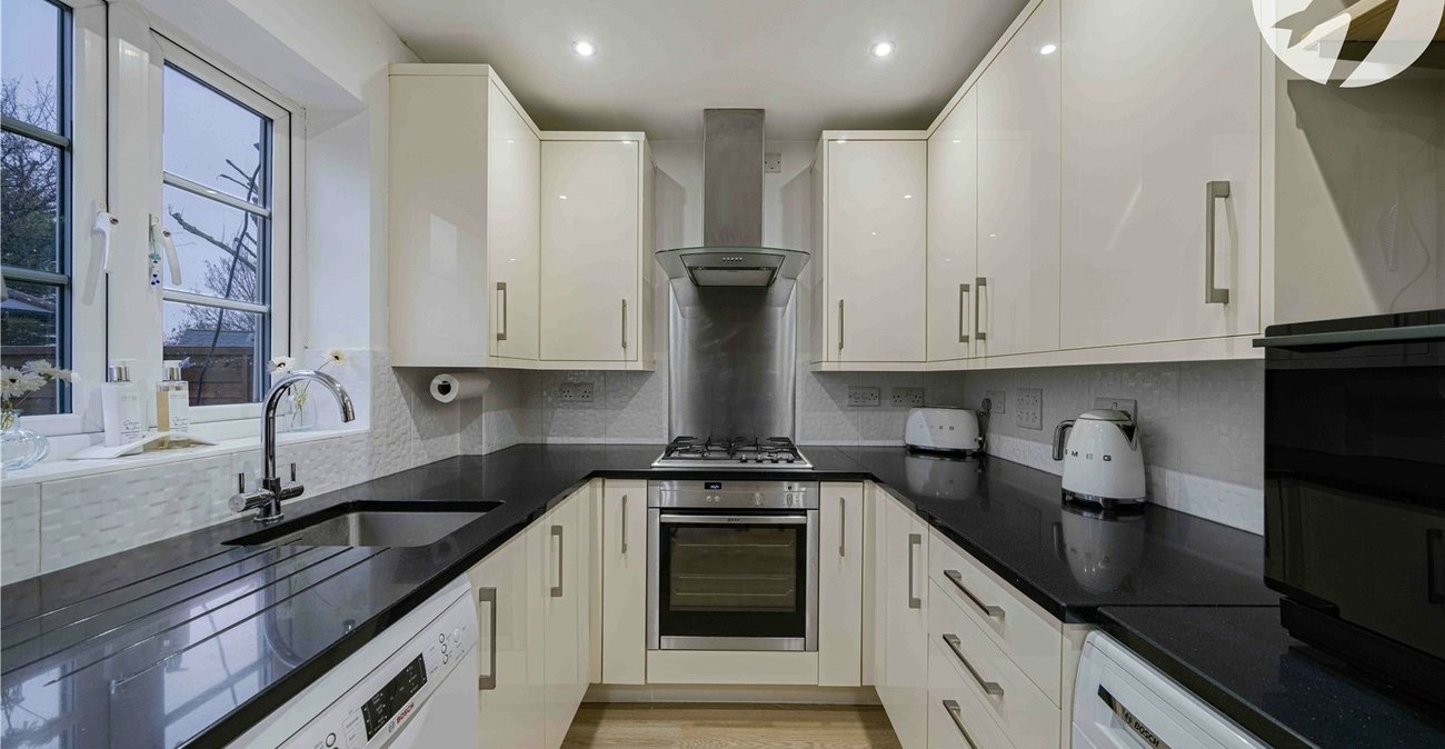 3 bedroom property for sale in Greenhithe | Robinson Jackson