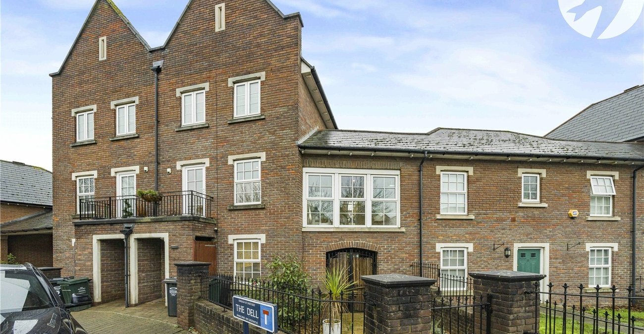 3 bedroom property for sale in Greenhithe | Robinson Jackson