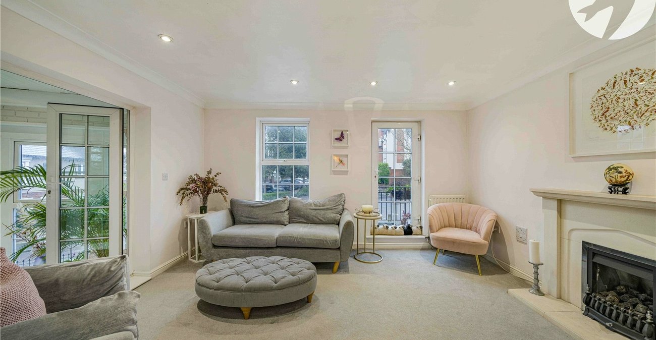 3 bedroom property for sale in Greenhithe | Robinson Jackson