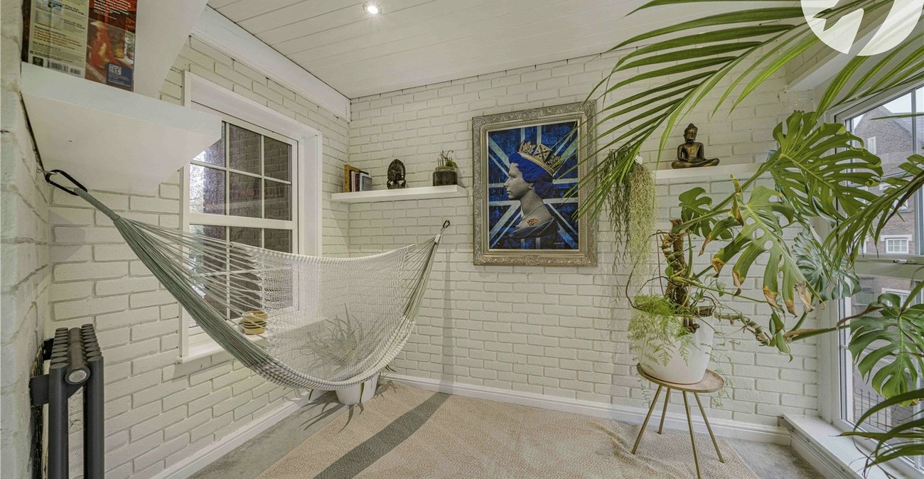 3 bedroom property for sale in Greenhithe | Robinson Jackson