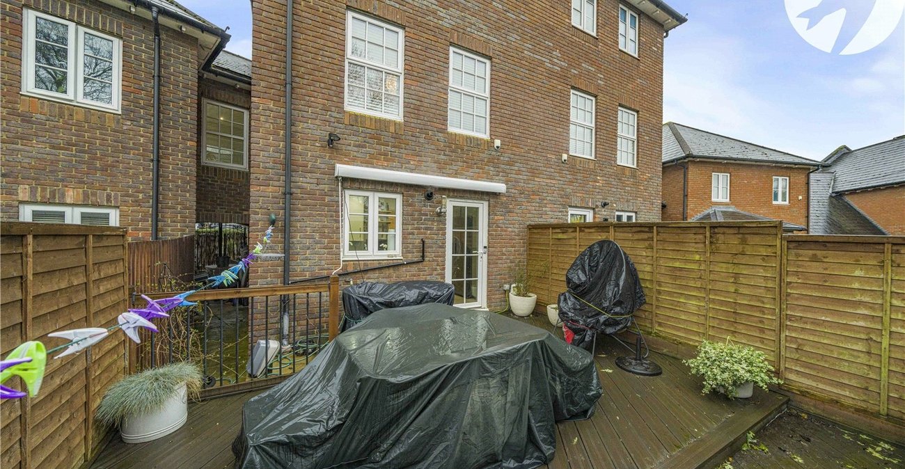 3 bedroom property for sale in Greenhithe | Robinson Jackson