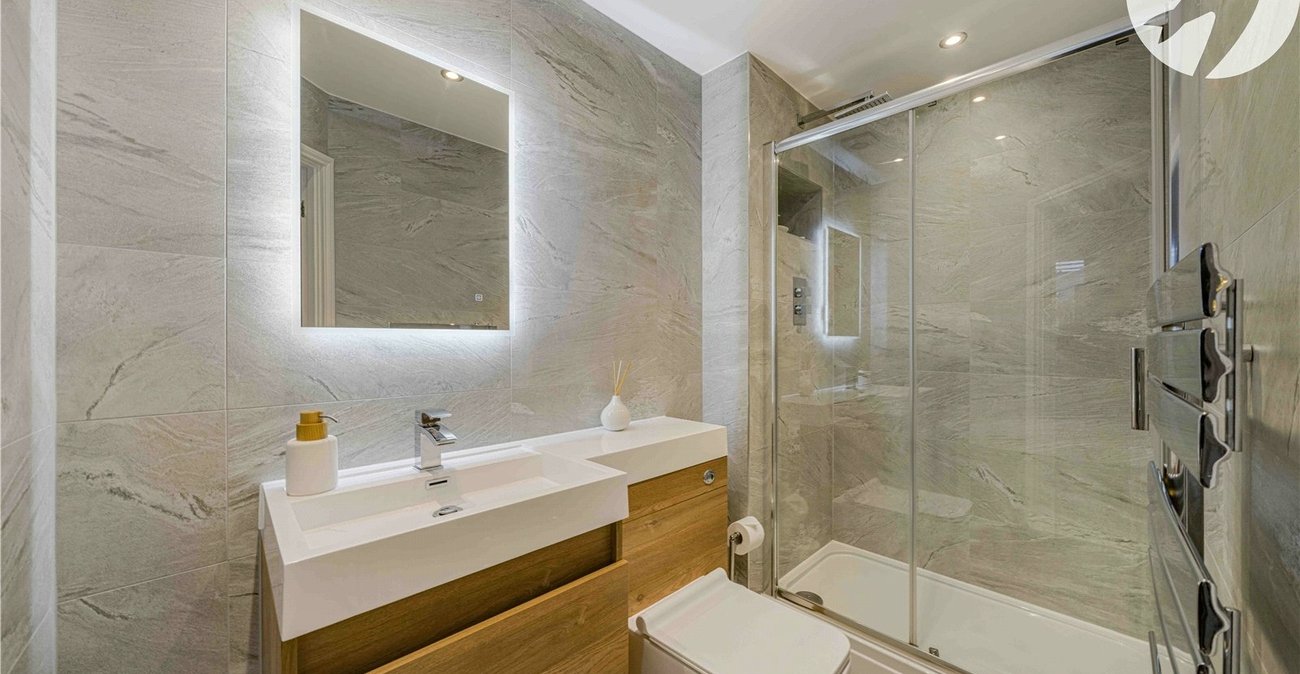 3 bedroom property for sale in Greenhithe | Robinson Jackson