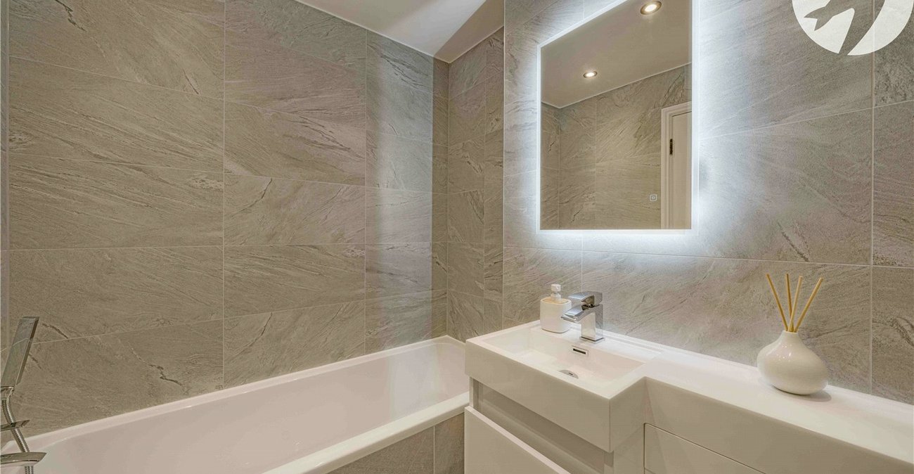 3 bedroom property for sale in Greenhithe | Robinson Jackson