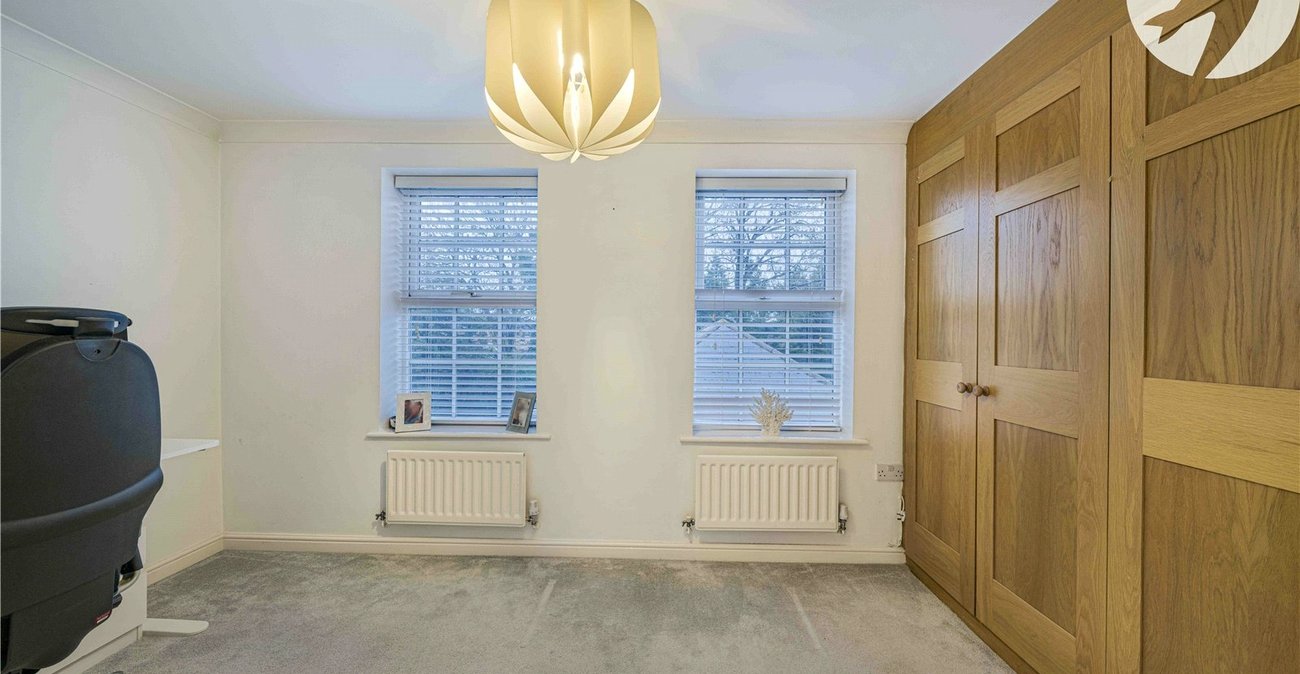 3 bedroom property for sale in Greenhithe | Robinson Jackson