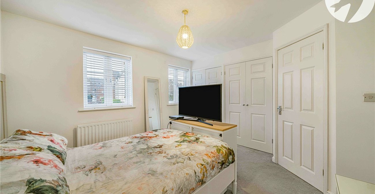 3 bedroom property for sale in Greenhithe | Robinson Jackson