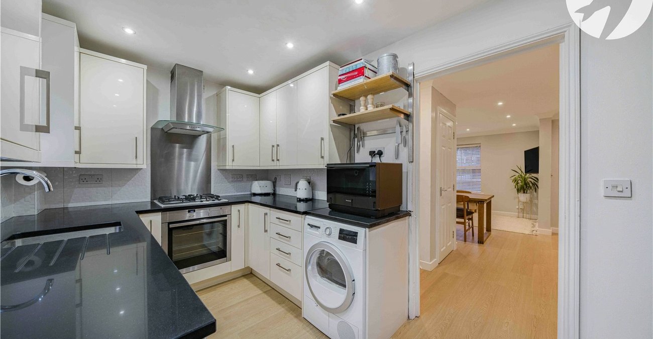 3 bedroom property for sale in Greenhithe | Robinson Jackson
