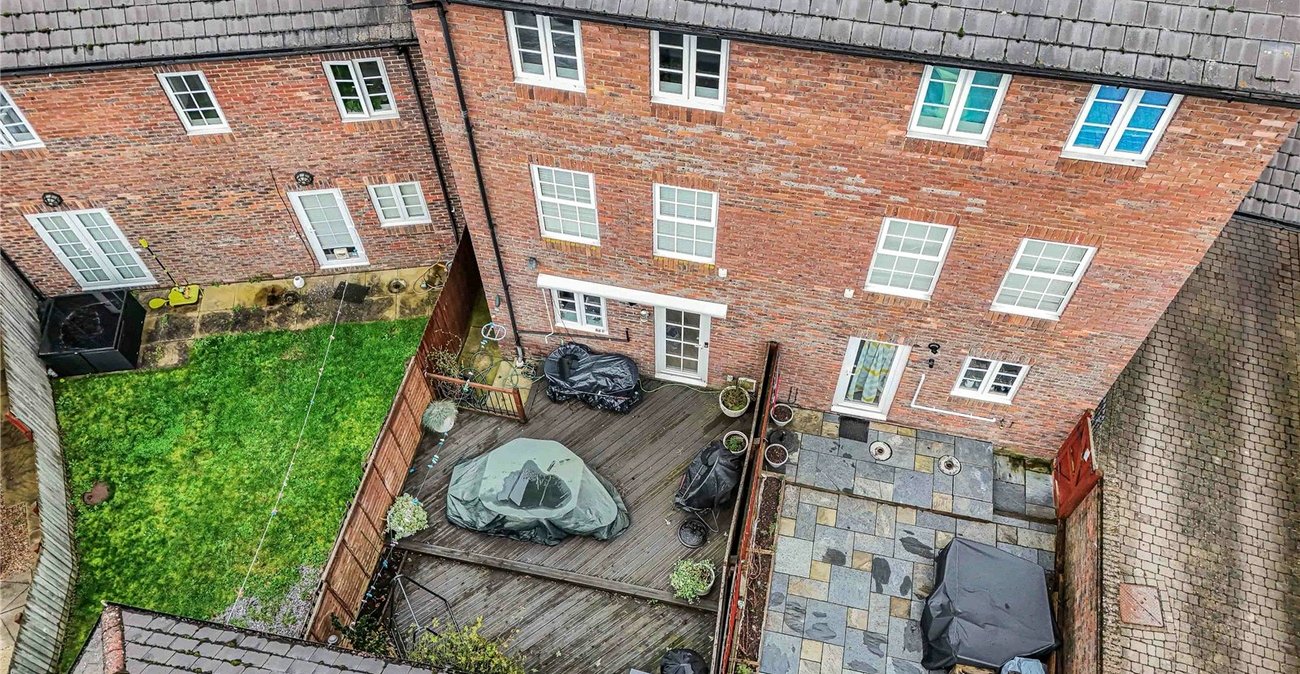 3 bedroom property for sale in Greenhithe | Robinson Jackson