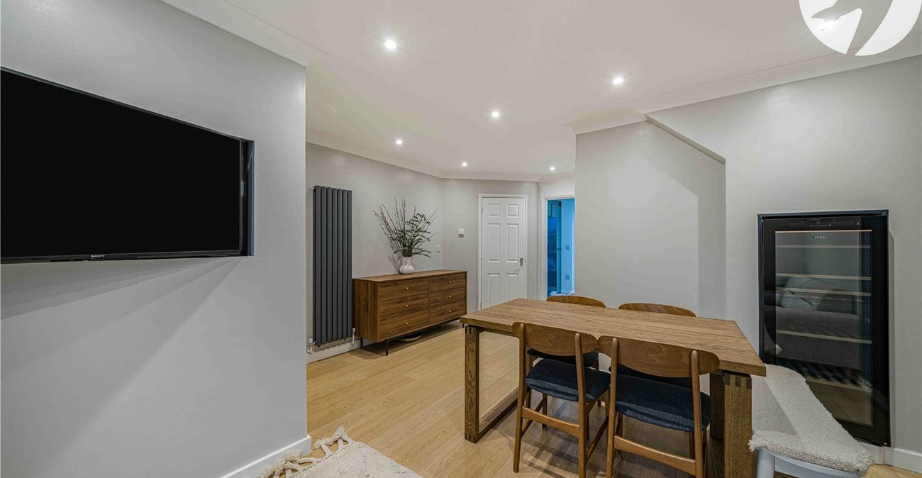 3 bedroom property for sale in Greenhithe | Robinson Jackson