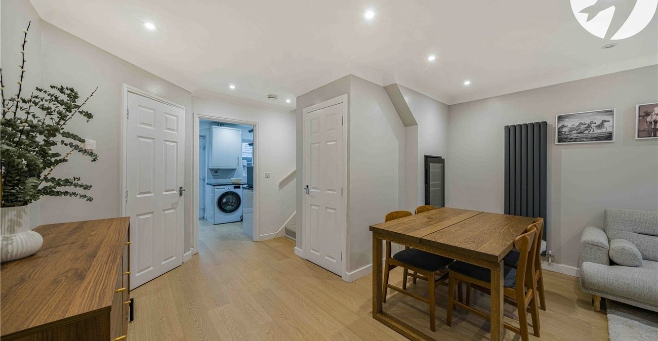 3 bedroom property for sale in Greenhithe | Robinson Jackson