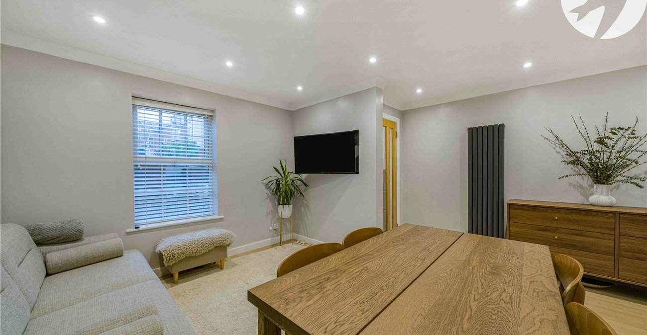 3 bedroom property for sale in Greenhithe | Robinson Jackson