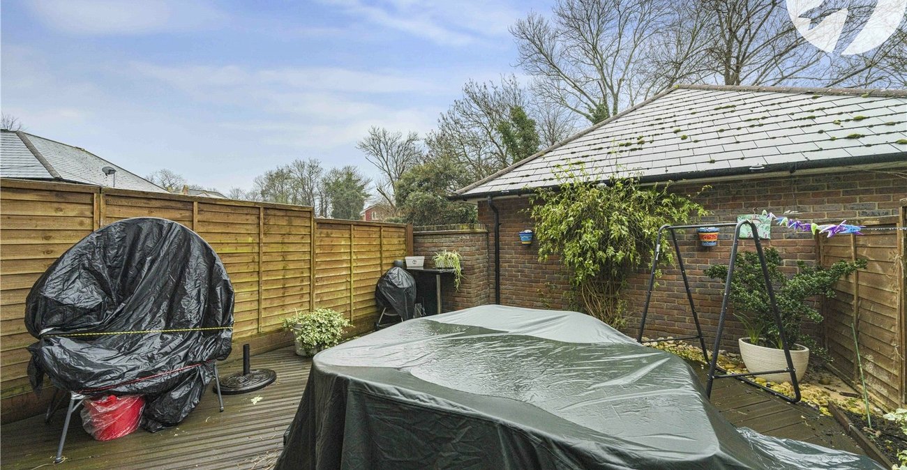 3 bedroom property for sale in Greenhithe | Robinson Jackson