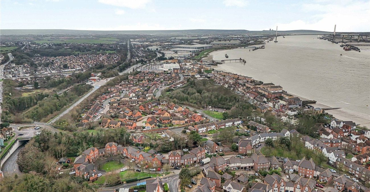 3 bedroom property for sale in Greenhithe | Robinson Jackson