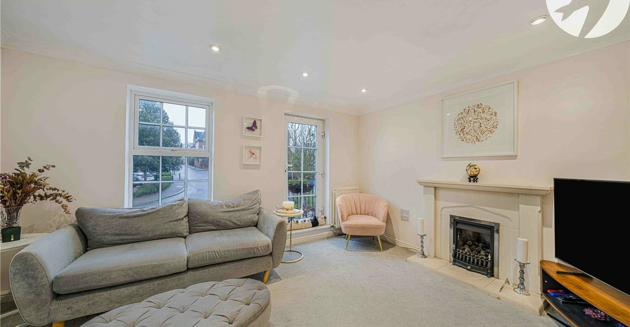 3 bedroom property for sale in Greenhithe | Robinson Jackson