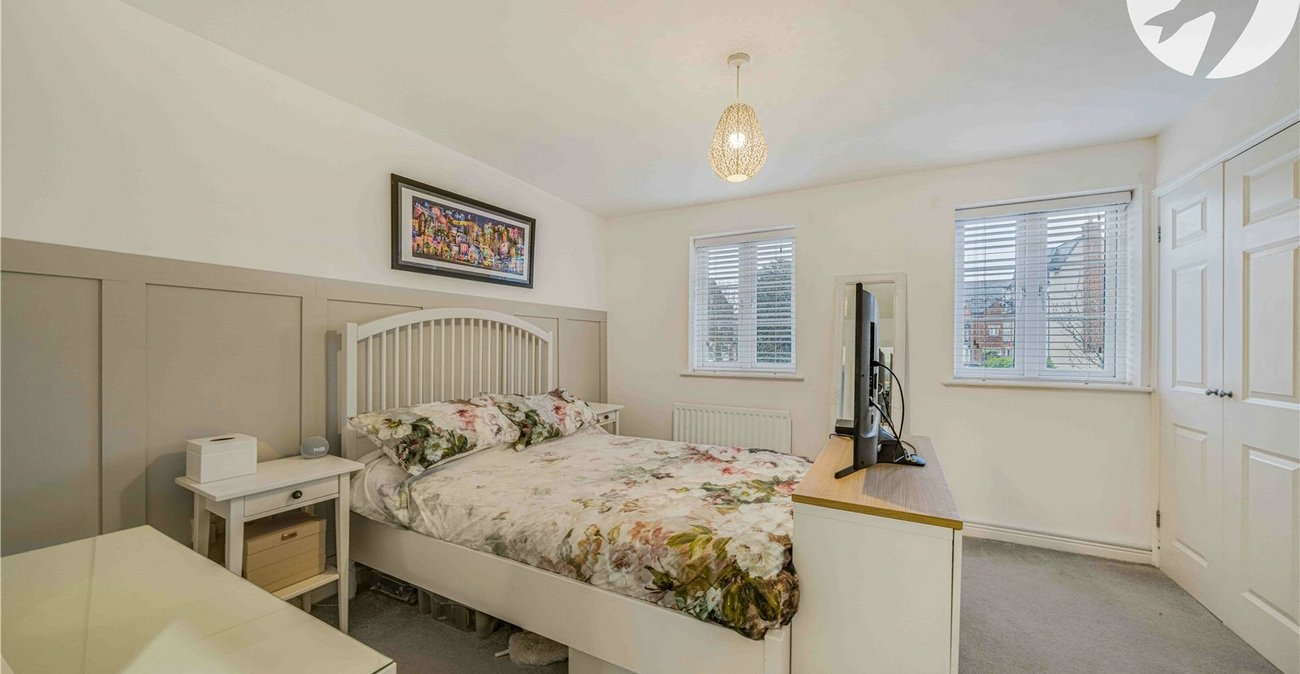 3 bedroom property for sale in Greenhithe | Robinson Jackson