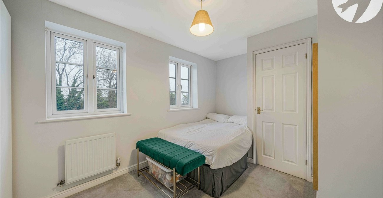 3 bedroom property for sale in Greenhithe | Robinson Jackson