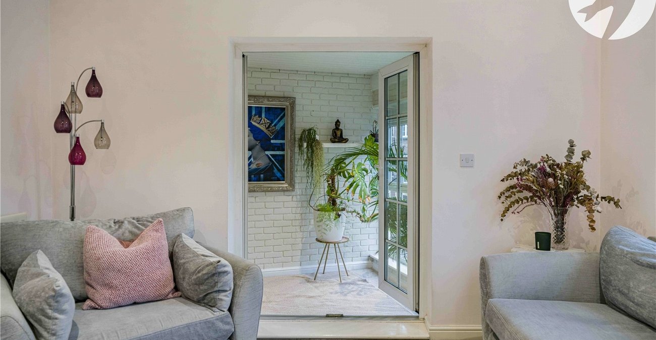 3 bedroom property for sale in Greenhithe | Robinson Jackson