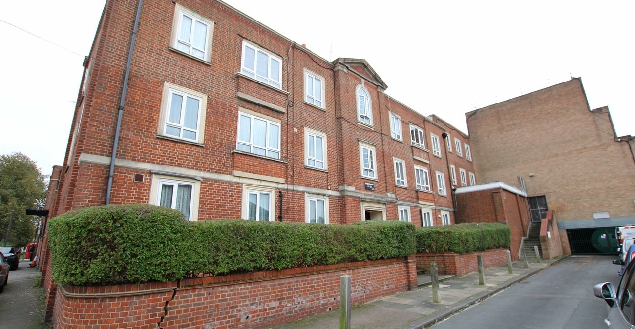 2 bedroom property for sale in London | Robinson Jackson