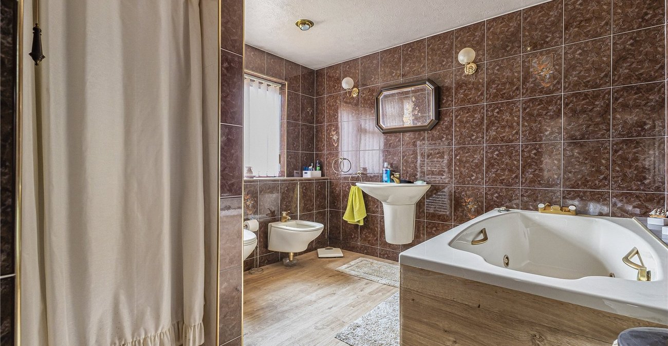 4 bedroom bungalow for sale in Bredhurst | Robinson Michael & Jackson