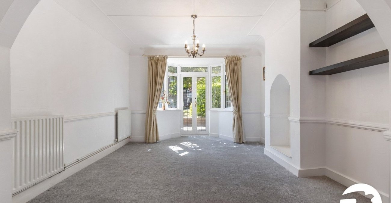 3 bedroom house for sale in London | Robinson Jackson