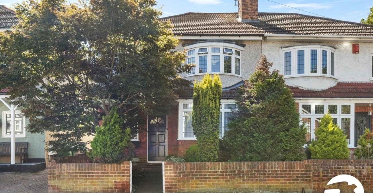 3 bedroom house for sale in London | Robinson Jackson