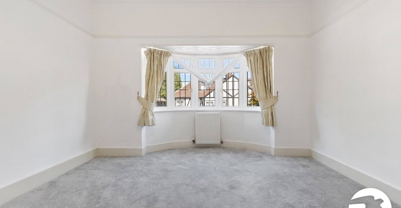 3 bedroom house for sale in London | Robinson Jackson