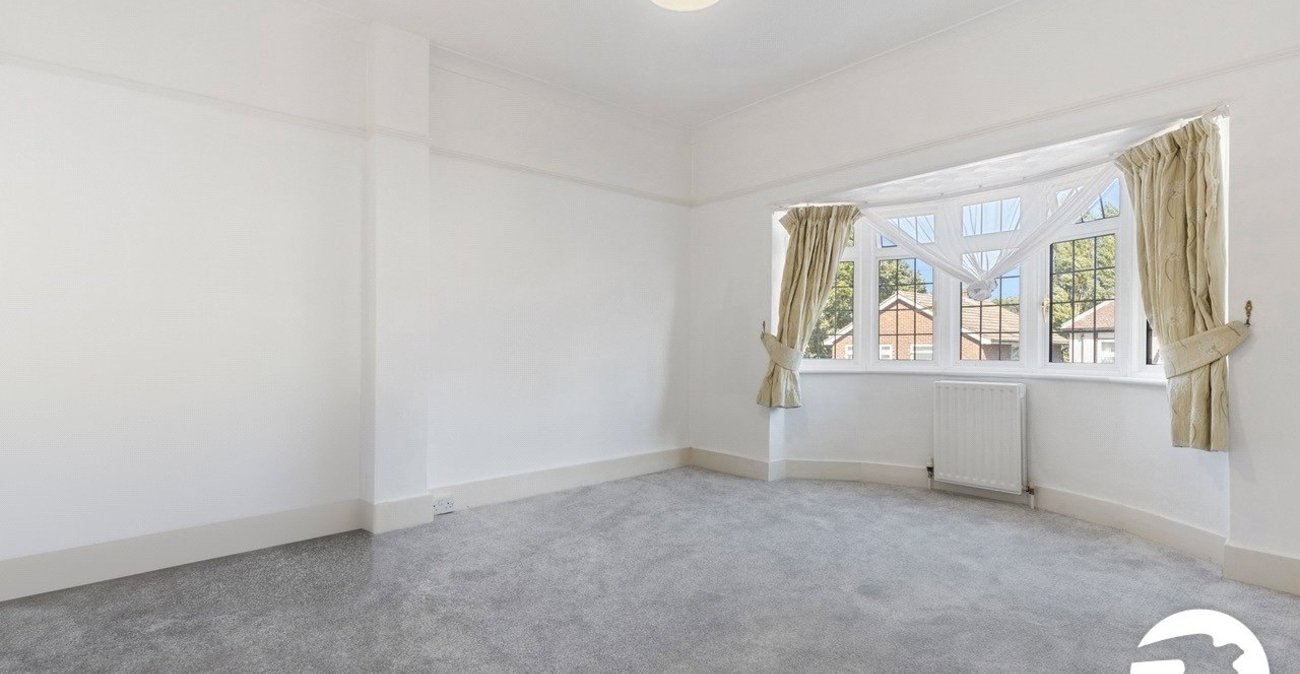 3 bedroom house for sale in London | Robinson Jackson
