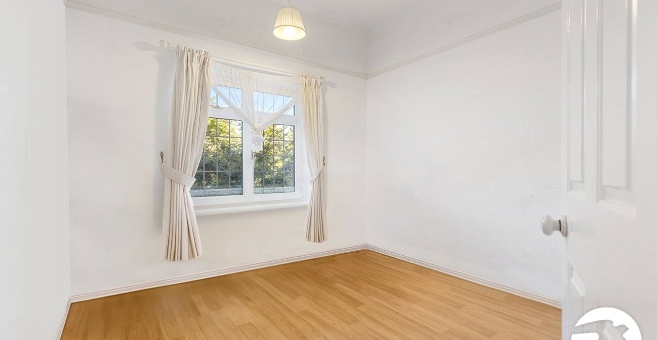 3 bedroom house for sale in London | Robinson Jackson