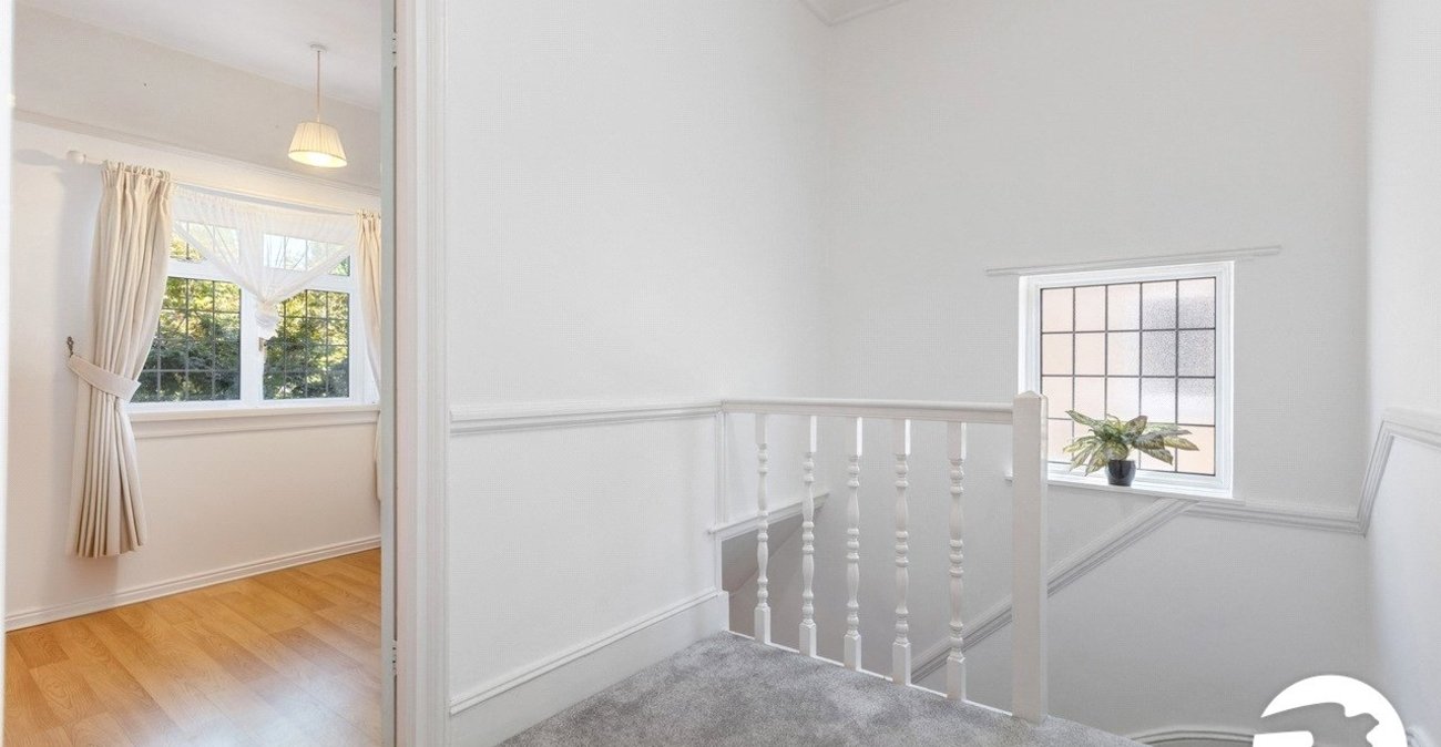 3 bedroom house for sale in London | Robinson Jackson